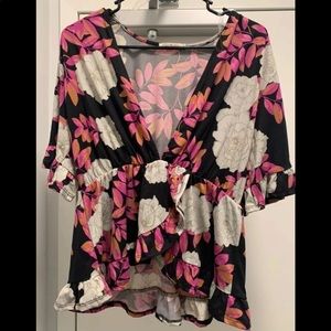 Floral V-Neck Ruffle Blouse Size Large